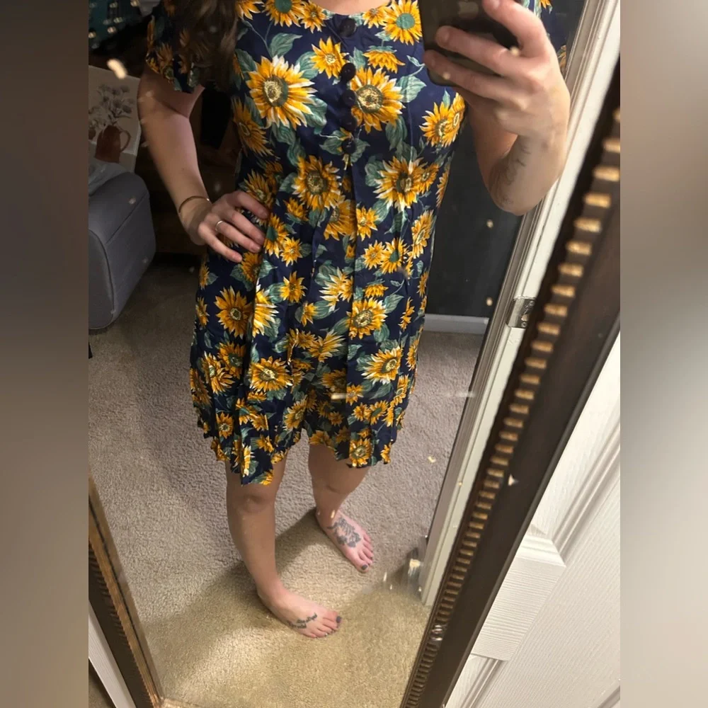 Adorable sunflower print vintage romper - Picture 2 of 8